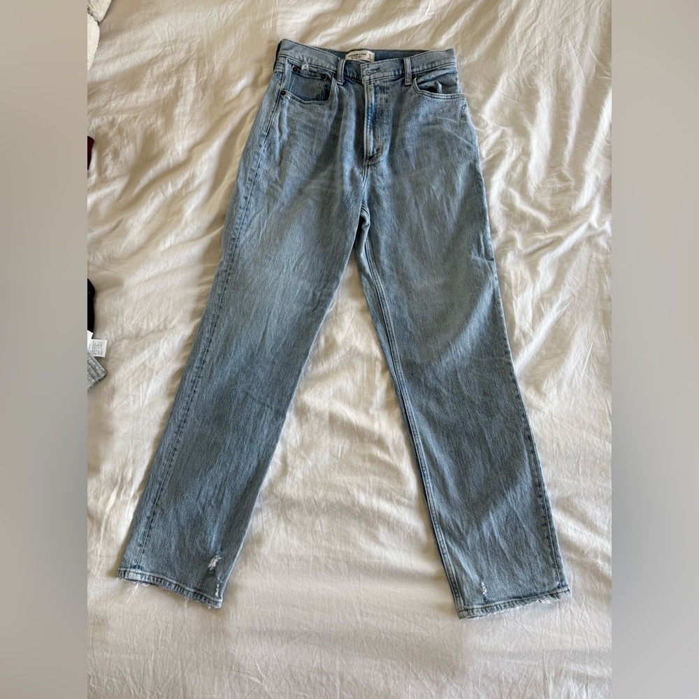Abercrombie & Fitch 90’s Straight Ultra High Rise Jeans in Light Blue